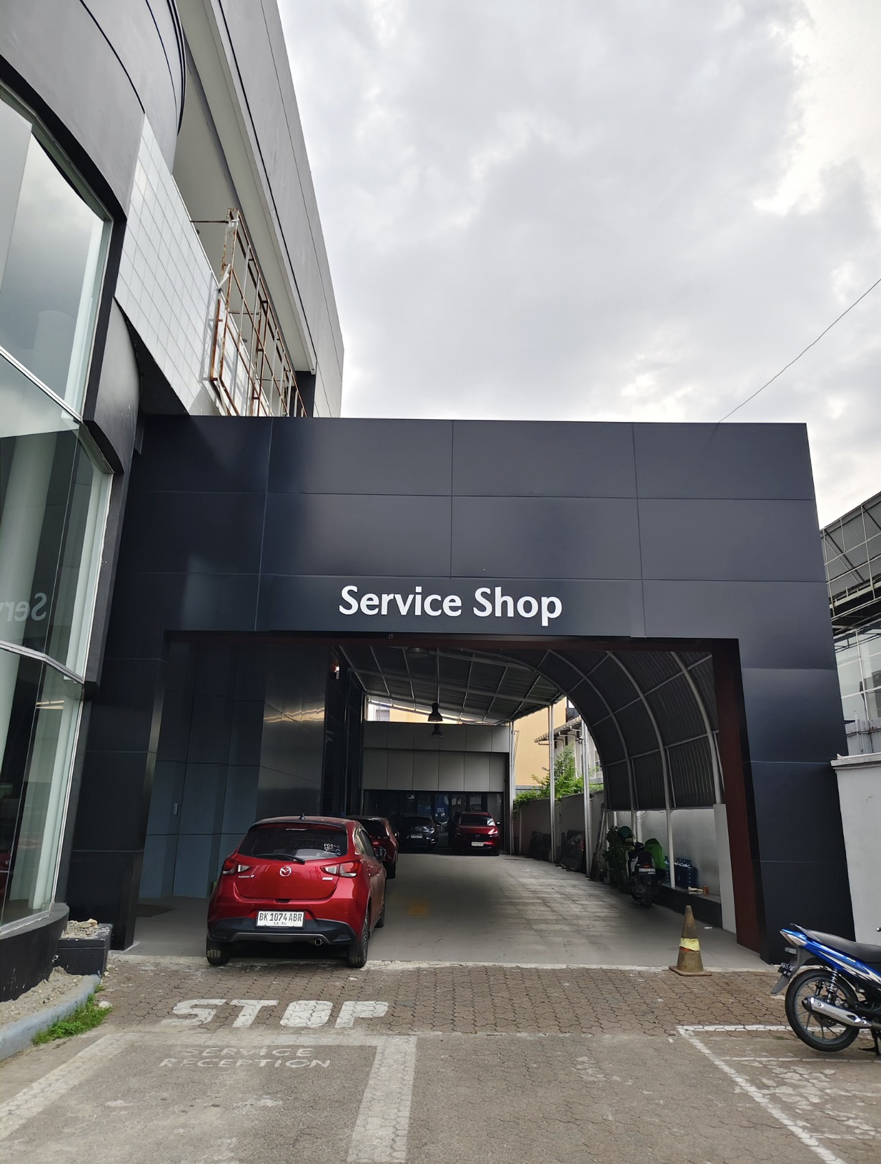 Service shop Mazda Adam Malik Medan