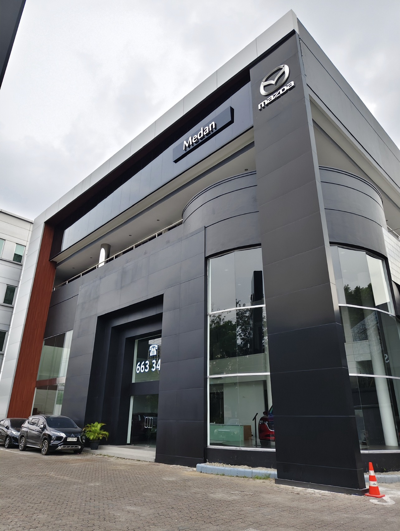 Showroom Mazda Adam Malik Medan